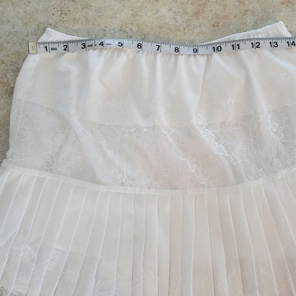 White Lace Miniskirt - Picture 3 of 5